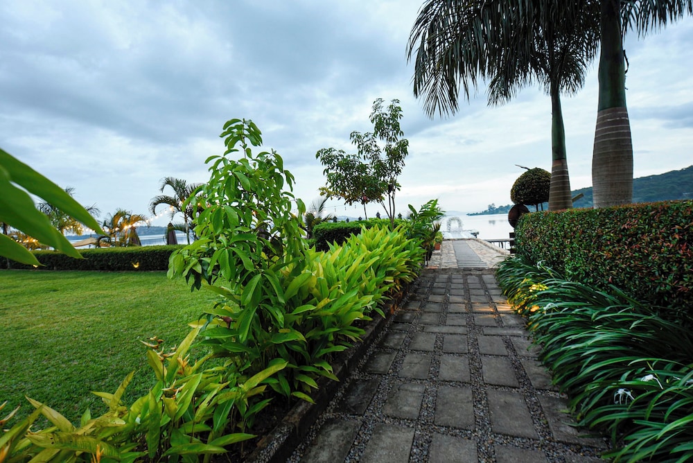 Divine Resort & Spa