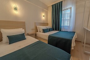 Mia Hill Suites