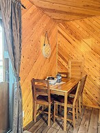Ahmic Lake Resort's Blue Jay Cottage