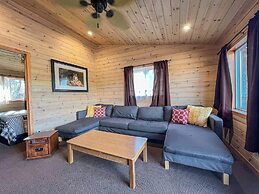 Ahmic Lake Resort's Black Bear Cottage