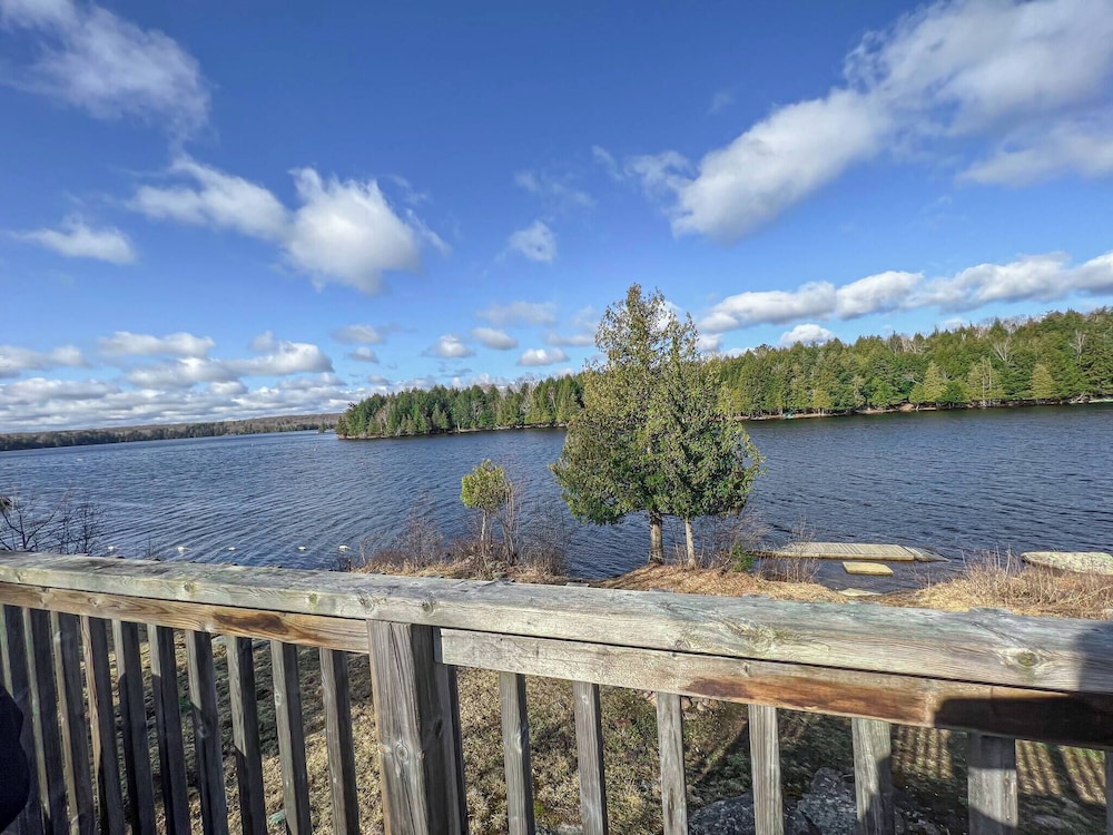 Ahmic Lake Resort's Black Bear Cottage