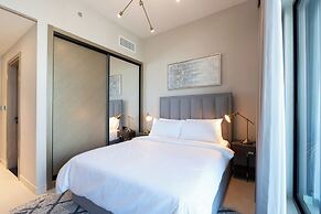 Spacious 2BR Canal View - Heart of B Bay