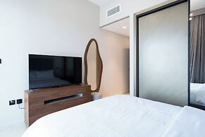 Spacious 2BR Canal View - Heart of B Bay