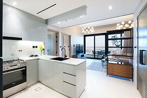 Spacious 2BR Canal View - Heart of B Bay