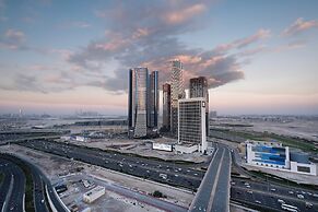 Luxurious 2-BR Oasis Steps Burj Khalifa