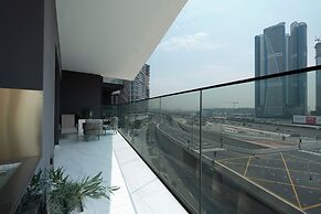 Luxurious 2-BR Oasis Steps Burj Khalifa