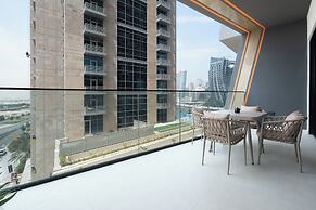 Luxurious 2-BR Oasis Steps Burj Khalifa