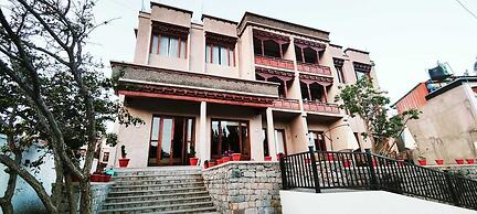 Hotel Zimskhang Villa