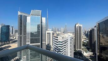 Centrally Located Cozy Burj Khalifa view
