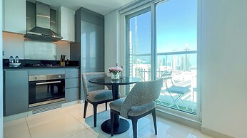 Centrally Located Cozy Burj Khalifa view