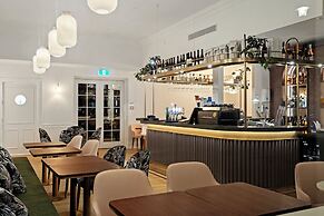 The Clements Hotel