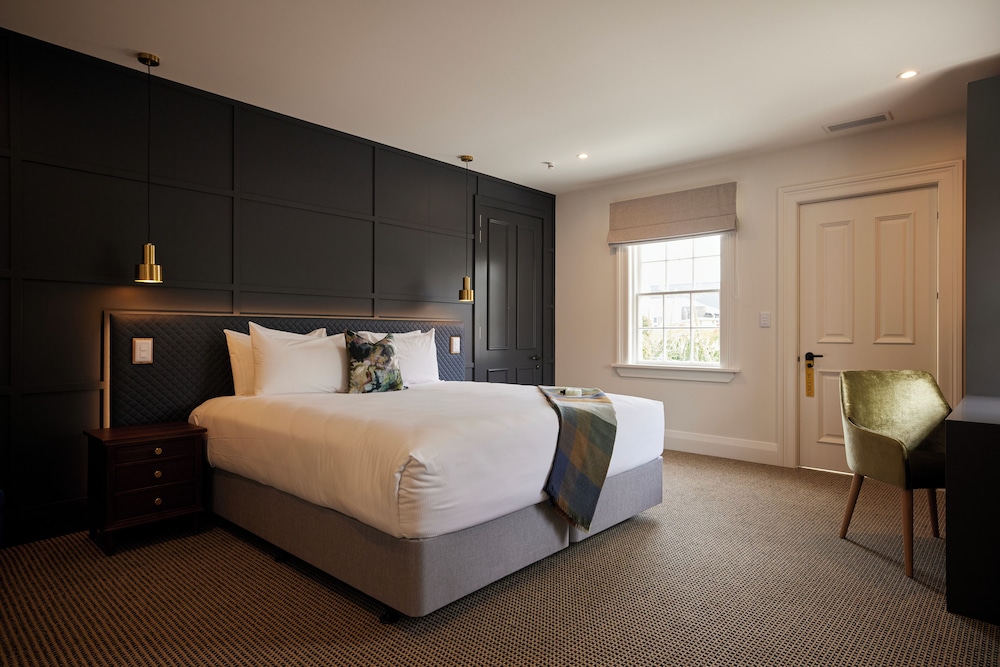 The Clements Hotel
