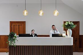The Clements Hotel