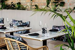 The Clements Hotel