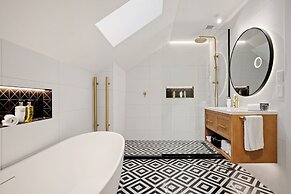 The Clements Hotel