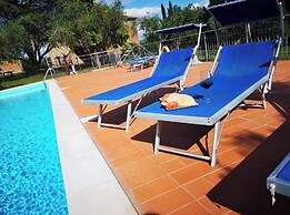 Broom apt With Shared Pool
