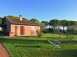 Broom apt With Shared Pool