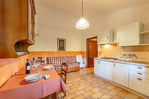 Mustard apt With Shared Pool