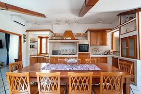 Casa Raffaela with Terrace by Wonderful Italy
