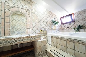 Casa Raffaela with Terrace by Wonderful Italy