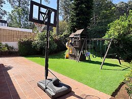 Incredible Property with Huge Garden and Pool!