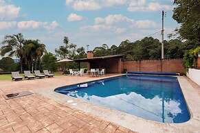 Incredible Property with Huge Garden and Pool!