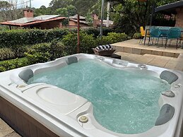 Incredible Property with Huge Garden and Pool!