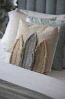 Cozy studio at Westwood By IMTIAZ