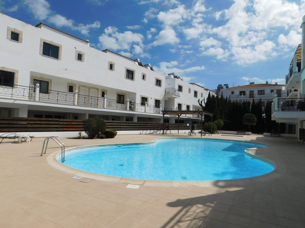 Paramount Gardens Resorts C202