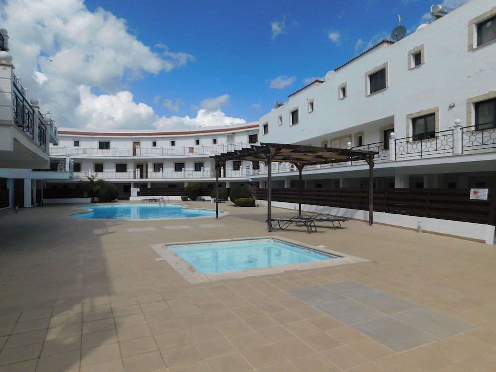 Paramount Gardens Resorts C202
