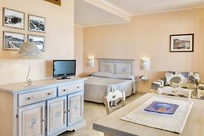 Residence with private beach in Bosa Marina