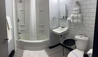 Acadian Hotel