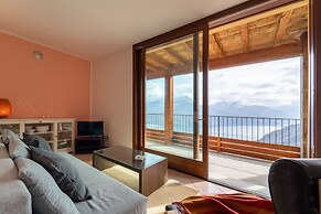 Willow Apartment with Lakeview