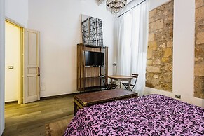 Dolce Suite near Syracuse Cathedral