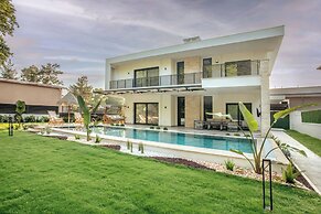 Spacious 4BR Villa Perfect for Families & Friends