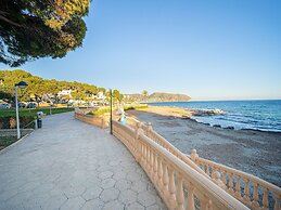 Comfort Steps From the Sea