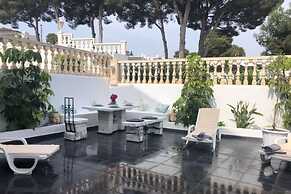 Comfort Steps From the Sea