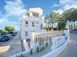 Comfort Steps From the Sea