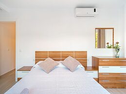 Comfort Steps From the Sea