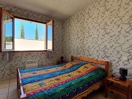 Charming Villa in Saint-genies