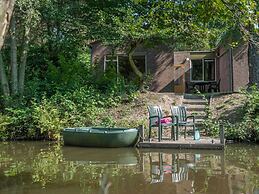 Bungalow on Weerterbergen Waterfront