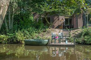 Bungalow on Weerterbergen Waterfront