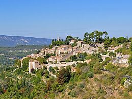 Villa in Provence With Infinity Pool