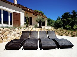 Villa in Provence With Infinity Pool