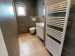 Modern Chalet With Dishwasher, Near the Efteling