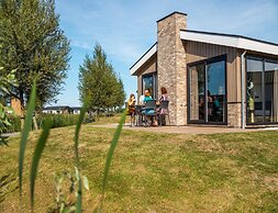 Waterfront Chalet for 6 in Kampen