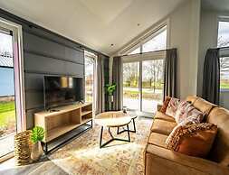 Waterfront Chalet for 6 in Kampen