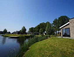 Waterfront Chalet for 6 in Kampen