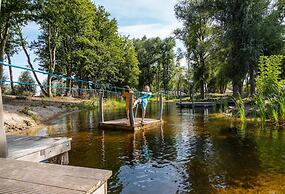 Waterfront Chalet for 6 in Kampen