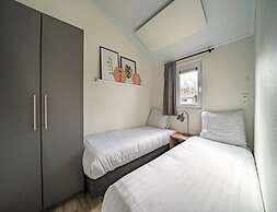 Waterfront Chalet for 6 in Kampen